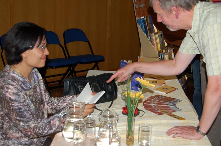 Mansoura Siging at Chesterfield's library