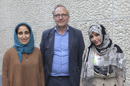 Khulood al-Mu'alla and Sara al-Jarwan with festival director Ulrich Schreiber